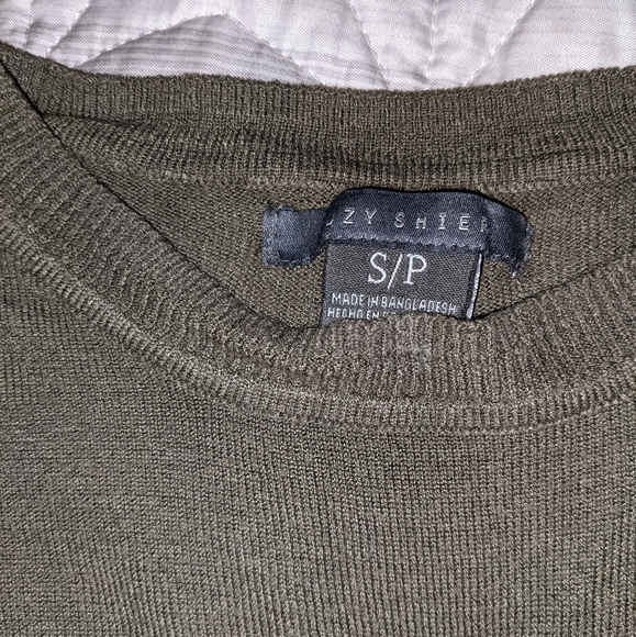 Beautiful dark green light sweater tunic top EUC - Picture 2 of 2